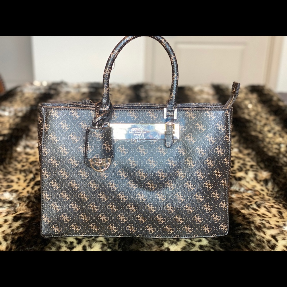 ✨NEW! Guess Signature Handbag!✨ - Picture 2 of 7